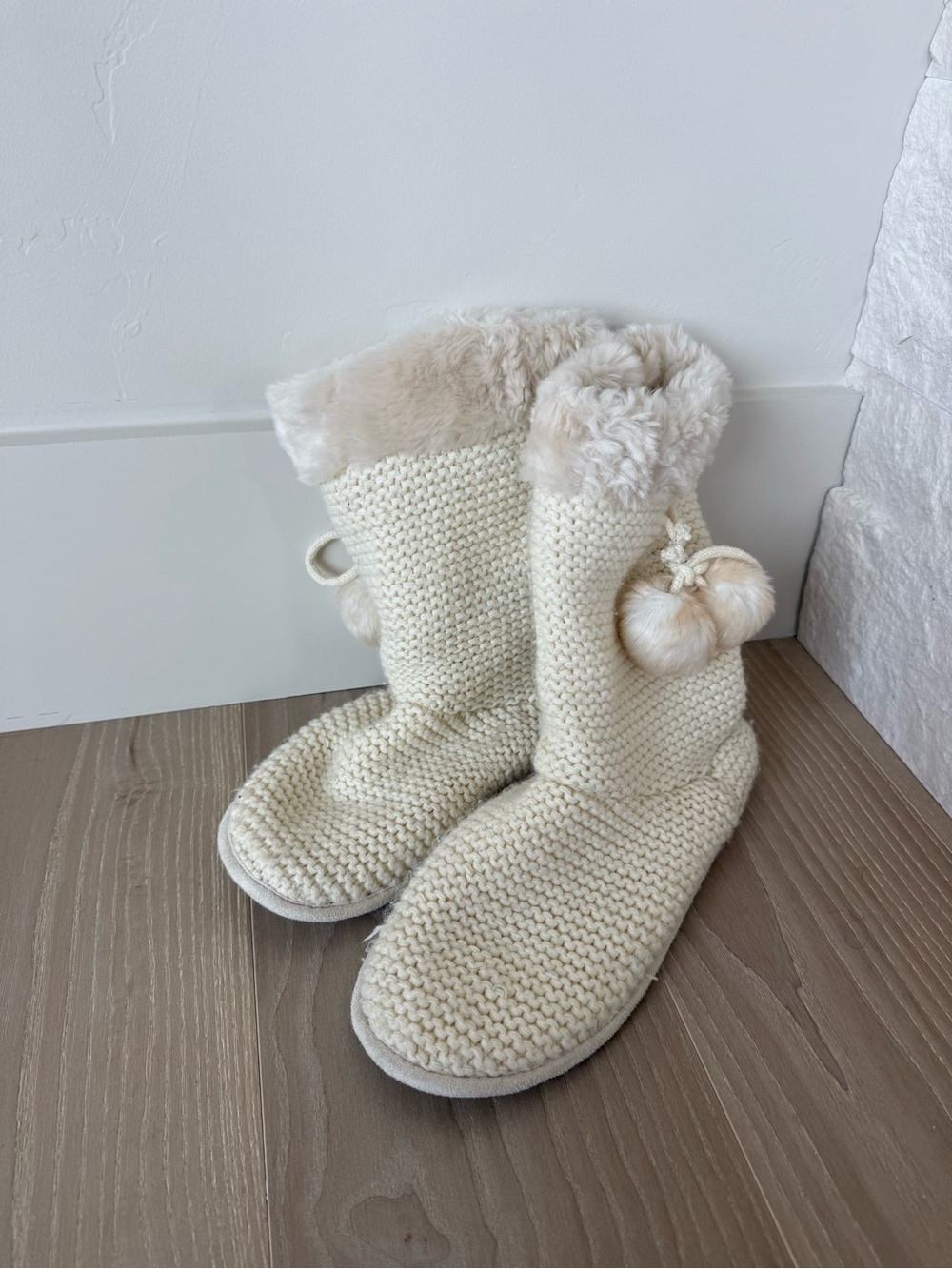 GAP Cream Knit Pom-Pom Faux-Fur Cuff Indoor Boot Slippers